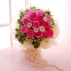 Hand Bouquet of 12 Stalks of Pink Roses and Daisies